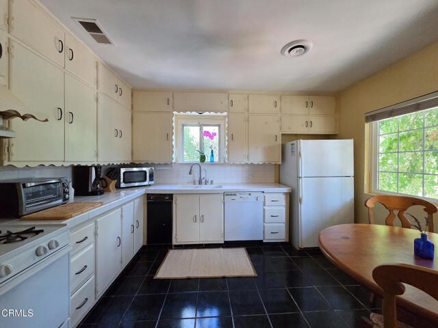 Building Photo - 14135 Hatteras St