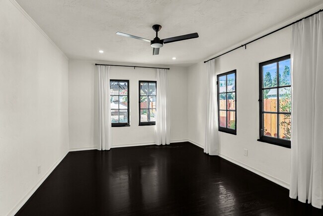 Building Photo - 4654 Merrill Ave