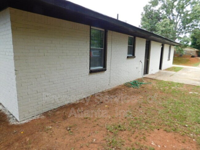Building Photo - 10137 Waterford Rd NE