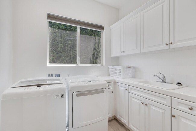 Building Photo - 81805 Four Seasons Pl