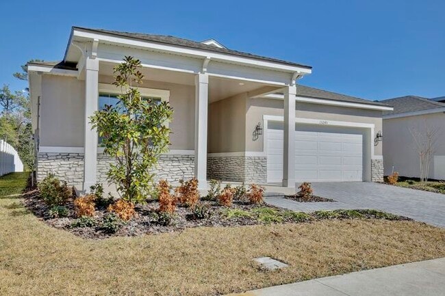 Building Photo - Thoughtfully Designed 4/3 Home with Premium Upgrades and 2 Car Garage! Available Now!