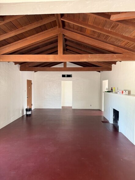 Building Photo - 1225 S Maple Ave