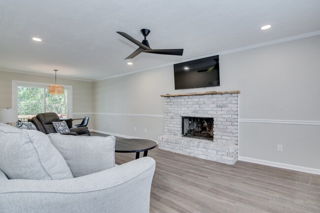 Building Photo - 4227 Waylon Dr