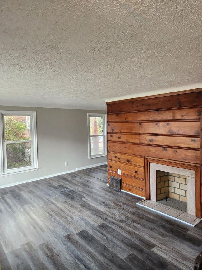 Building Photo - Perfect Home