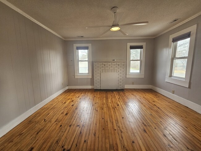 Building Photo - 2034 Jenkins Dairy Rd