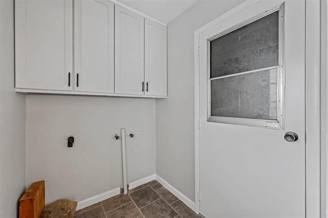 Building Photo - 6209 Shadydell Dr
