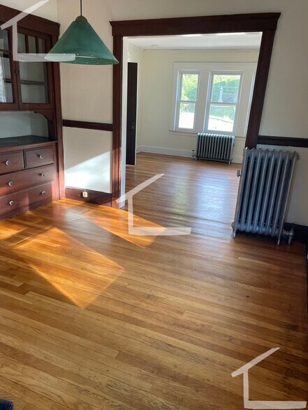 Building Photo - 50 Larch St