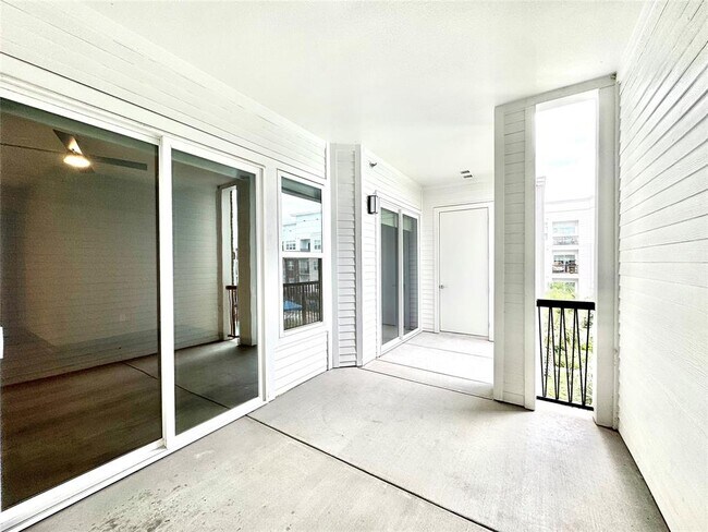 Building Photo - 401 W 25th St