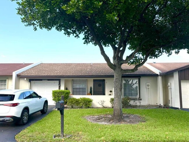 Building Photo - 15860 Laurel Oak Cir