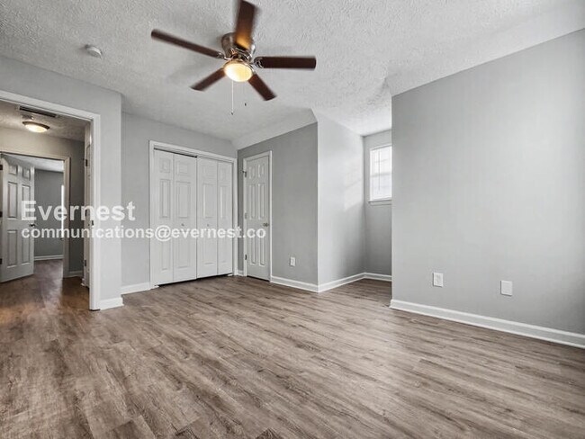 Building Photo - 117 Thornwood Dr