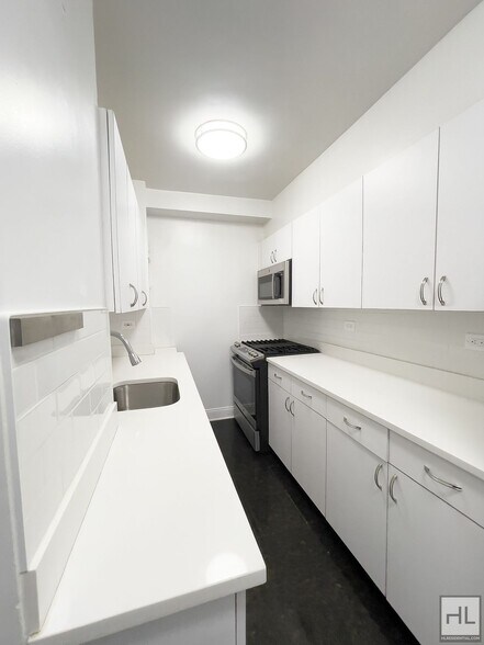 Building Photo - EAST 57 STREET