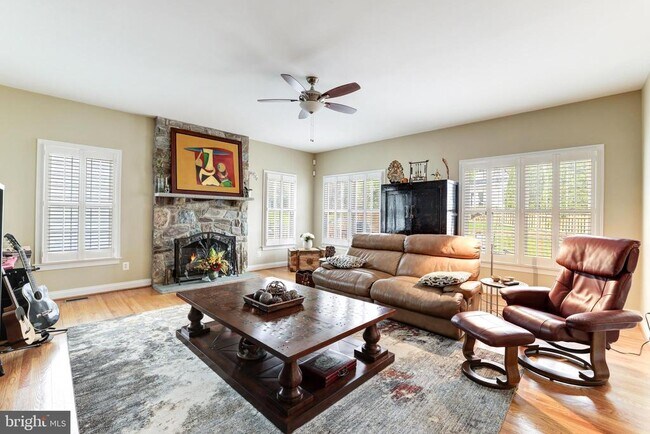 Building Photo - 2945 Oakton Knoll Ct