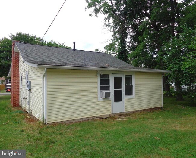 Building Photo - 6105 1st St