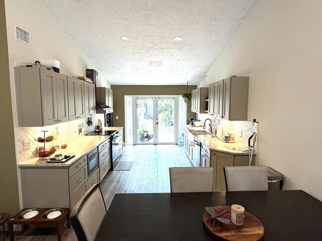 Building Photo - 4492 Brook Dr