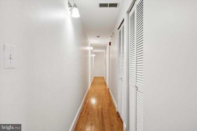 Building Photo - 1538 Christian St