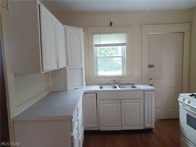 Building Photo - 50 N Hazelwood Ave