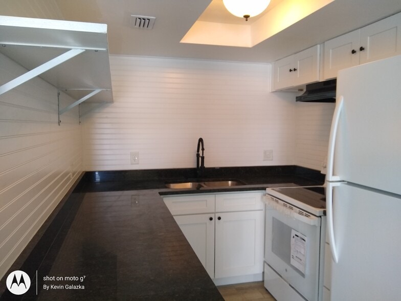 Building Photo - 312 Avanda Ct