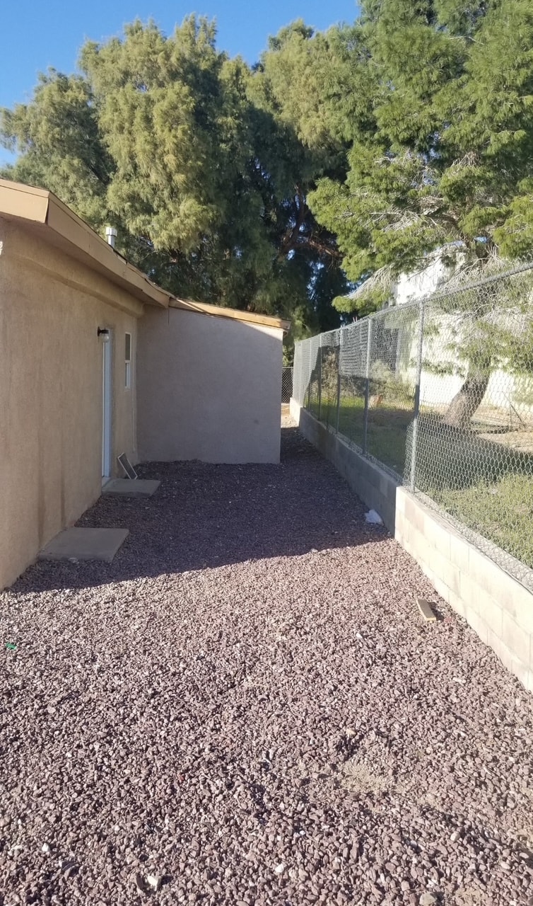 Building Photo - 561 Valley Ave