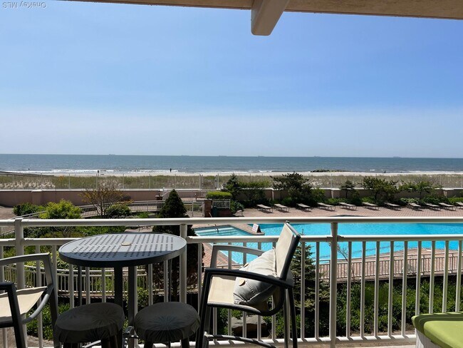 Building Photo - 830 Shore 2O