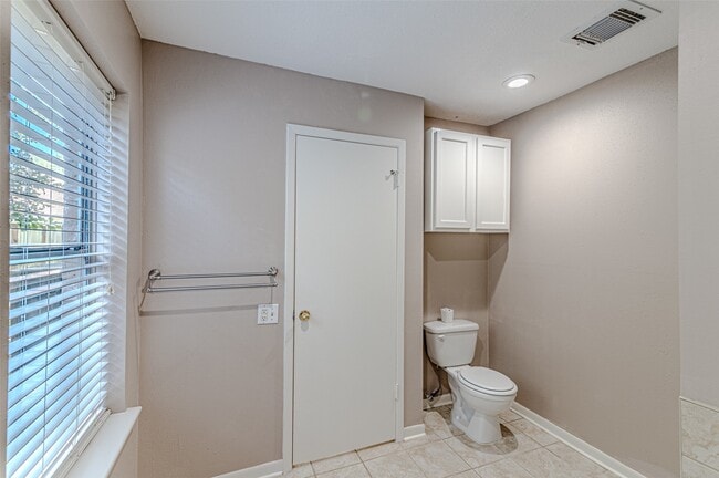 Building Photo - 18506 Creekfield Ct