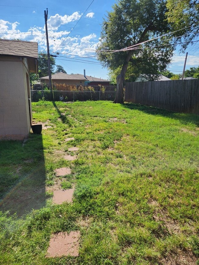Building Photo - HUD ACCEPTED!! Adorable updated 2bedroom 1...