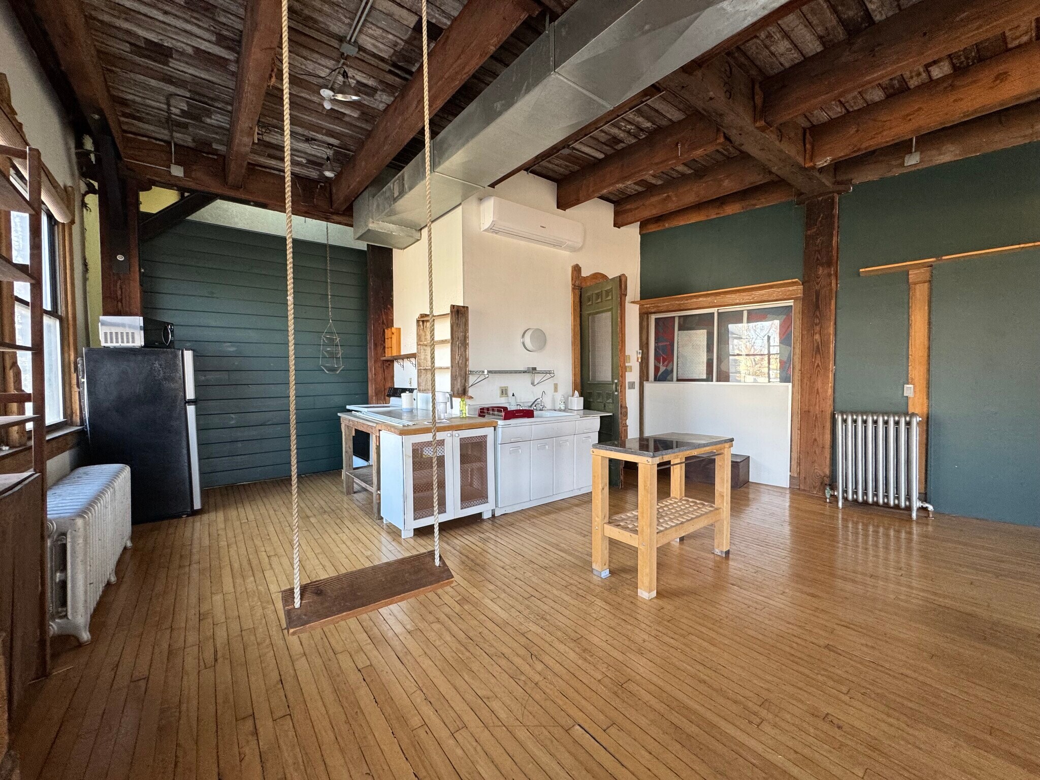 Building Photo - 915 W 16th St