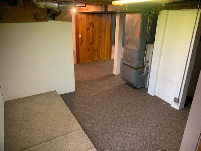 Building Photo - 4 Bed, 1 3/4 bath home on Pioneer Hill next to a park