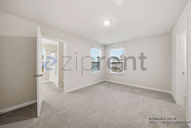 Building Photo - 2438 Bayberry St