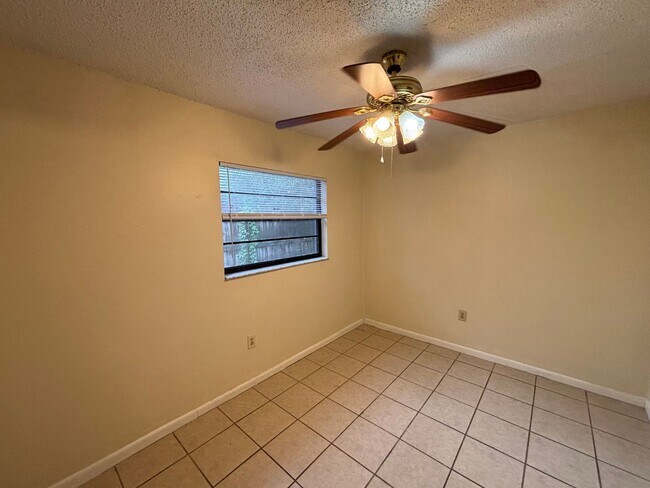 Building Photo - 904 SW 62nd Terrace