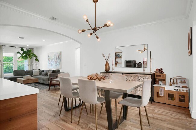 Building Photo - 2311 SW 9th Ave