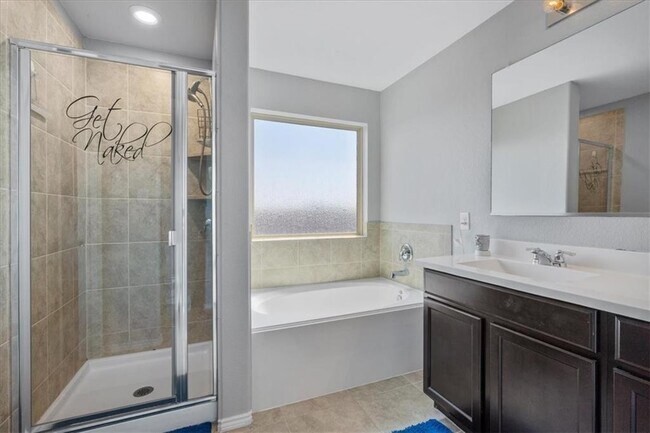 Building Photo - 1104 Hillrose Dr