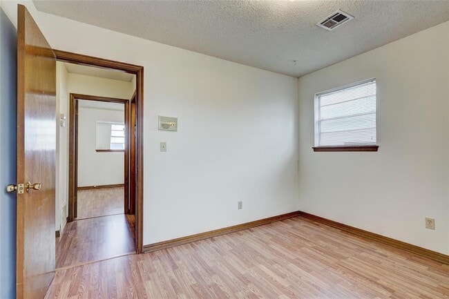 Building Photo - 1308 NE 25th St