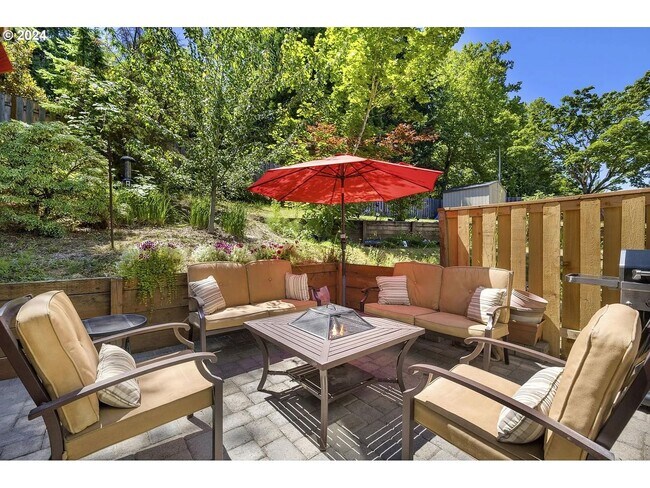 Building Photo - Stunning 4 Bedroom Home in Bethany!