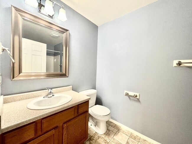 Building Photo - Spacious Single-Level Condo in Bozeman – 3...