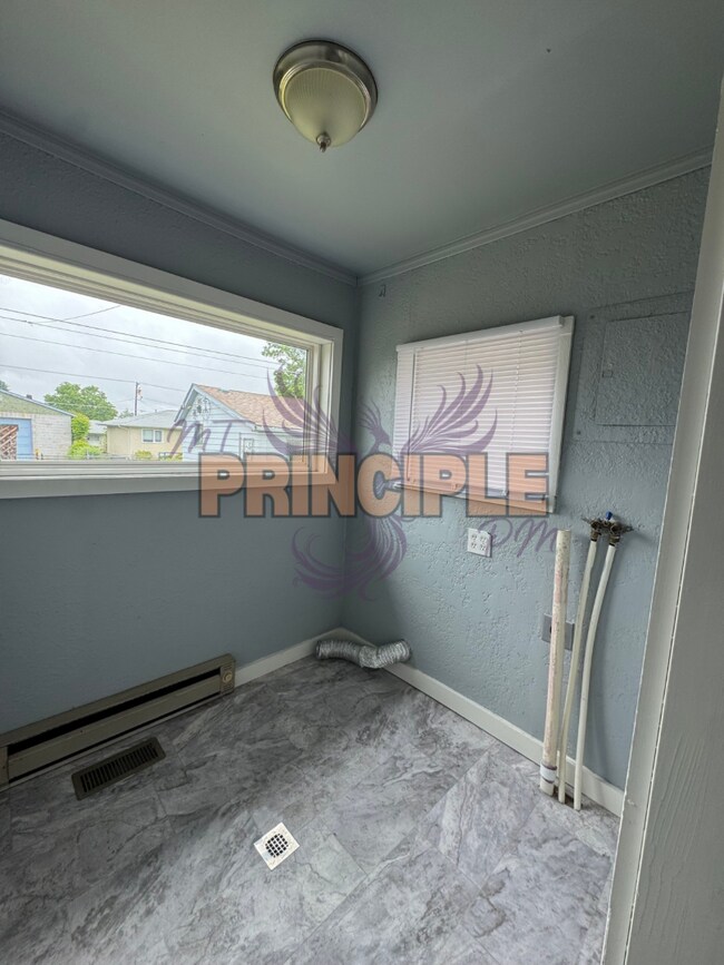 Building Photo - 2037 Whitman Ave