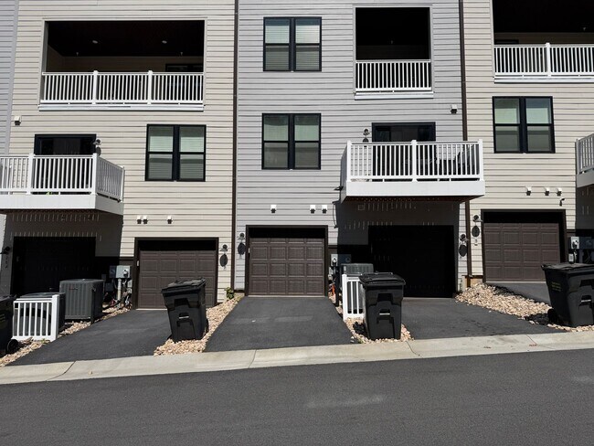 Building Photo - 626 Noush Ct