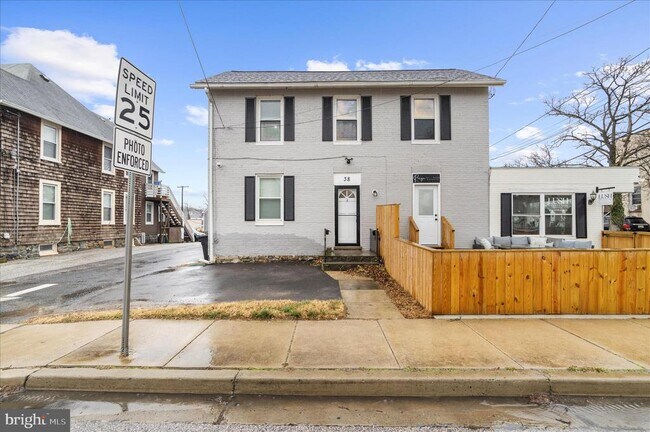 Building Photo - 38 Bloomsbury Ave