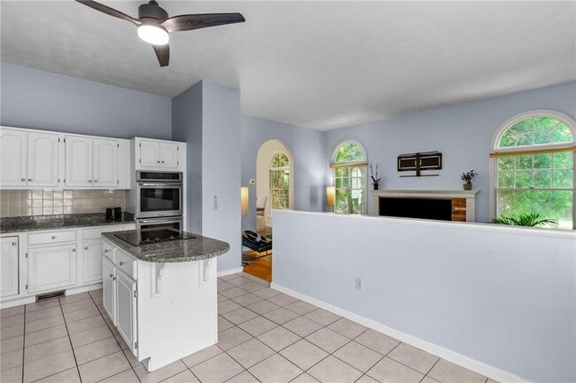 Building Photo - 80 Howland Rd
