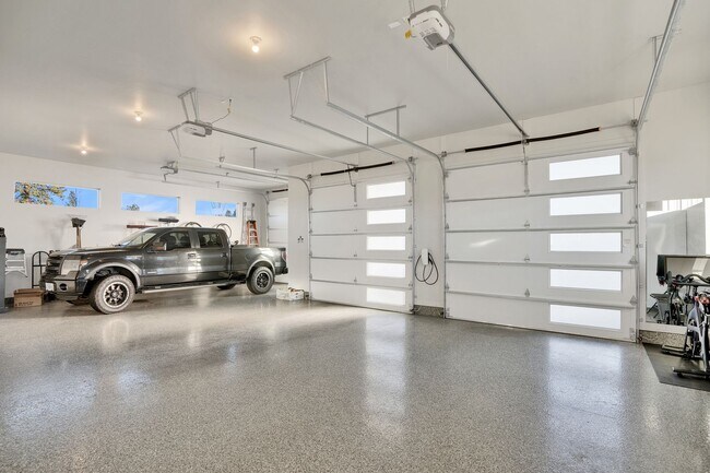 Building Photo - Contemporary Fully Furnished Four Bed Four Bath Masterpiece in Tetherow