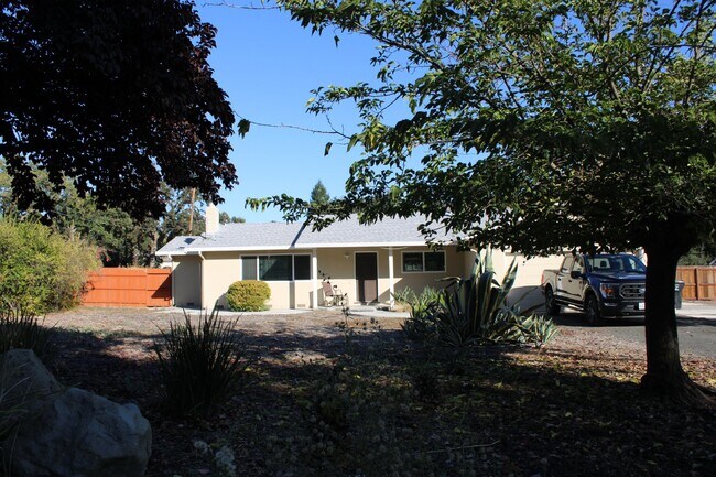 Building Photo - Updated 3 Bedroom, 2 Bathroom Single Family Home in Rural Danville Location