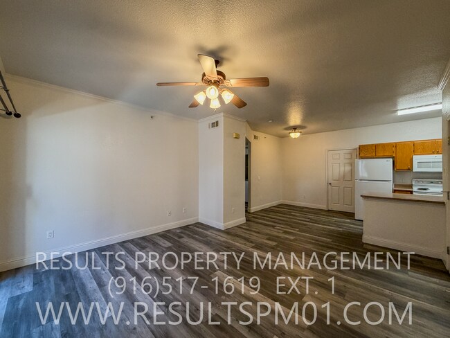 Building Photo - 1 Bed 1 Bath Roseville Condo with Attached Garage