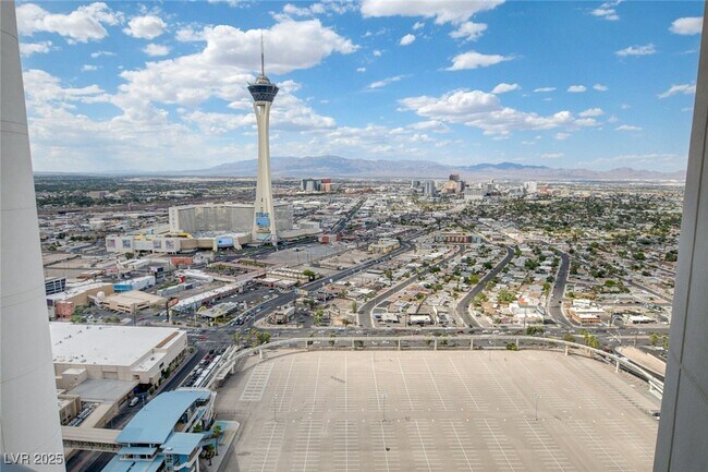 Building Photo - 222 Karen Ave