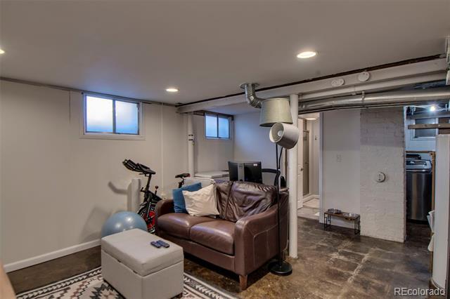 Building Photo - 600 S Canosa Ct