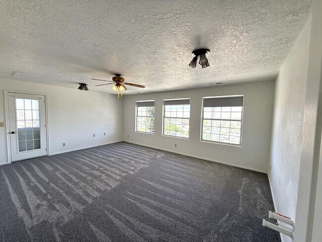 Building Photo - AVAILABLE AUGUST 4TH- RENT - 5 BDRM - 5 1/2 BATH - VIEWS VIEWS VIEWS
