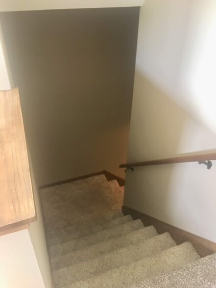 Stairway2 - W194S8390 Summeridge Ct