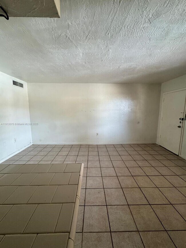 Building Photo - 1230 W 54th St