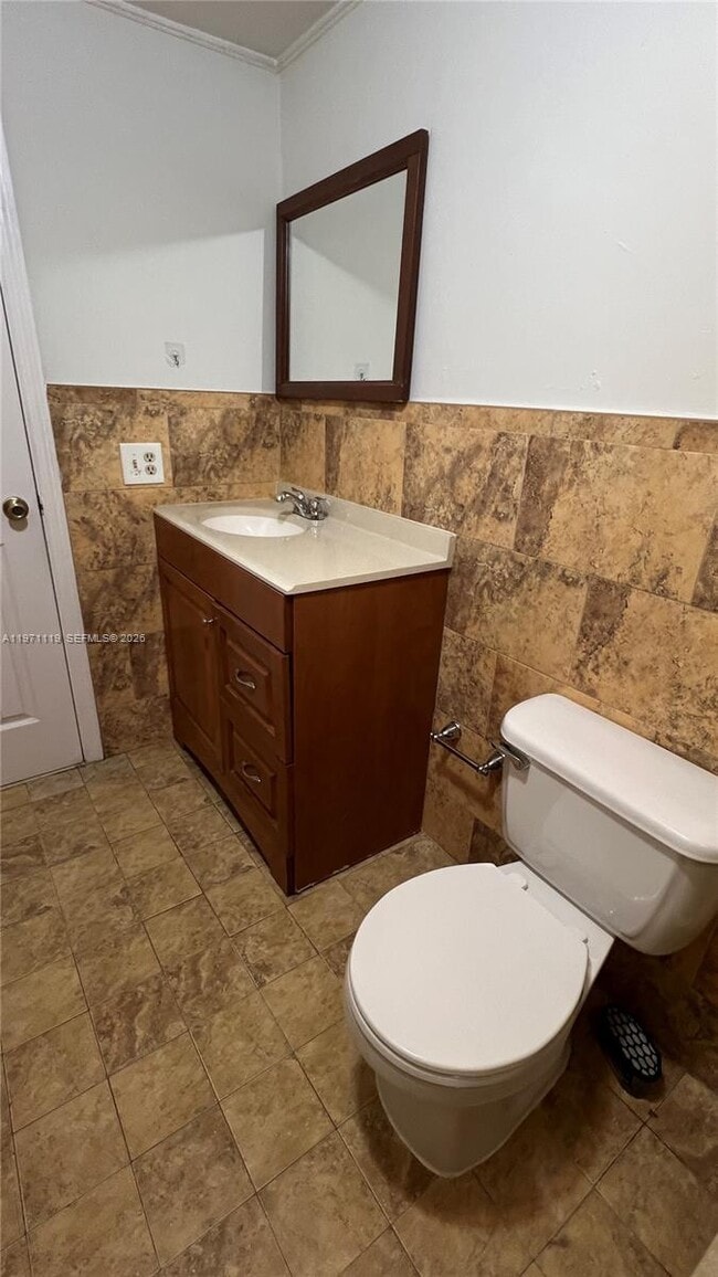 Building Photo - 10000 NW 80th Ct