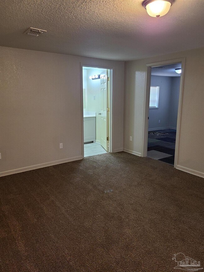 Building Photo - 6970 Klondike Rd