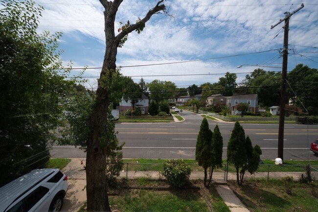 Building Photo - Spacious 5BR House in Takoma Park