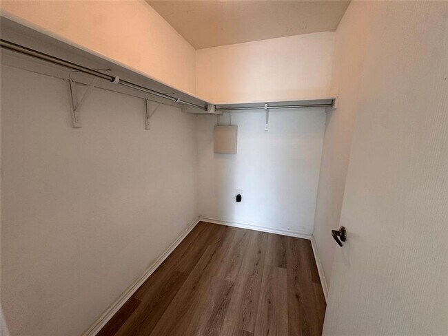 Building Photo - 9000 Stambourne St